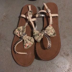 Bow sandals